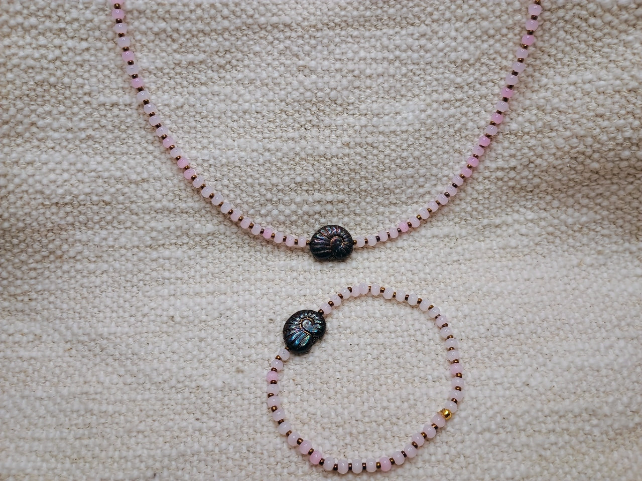 Caracola Rosa Beaded Jewelry Set | Necklace & Bracelet